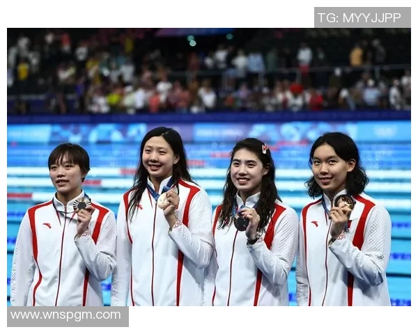 激烈泳赛激动人心 谁将摘得金牌成为全场焦点